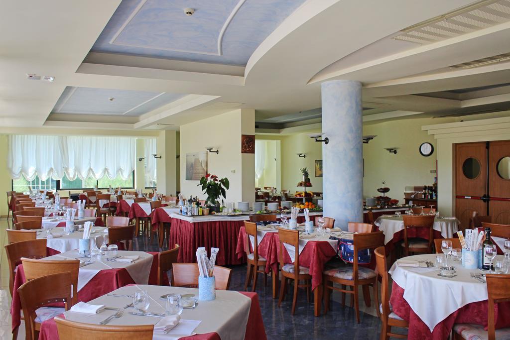 Hotel Delle Nazioni 밀라노마리티마 외부 사진